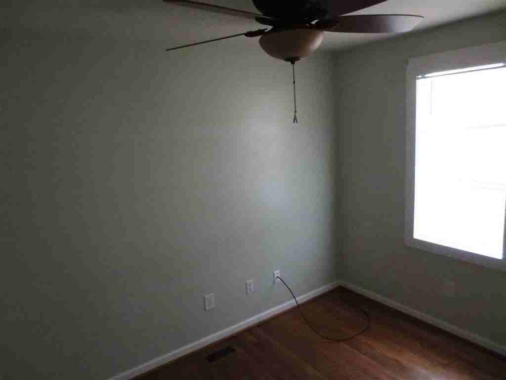 305 Summit St - Photo 7 of 10