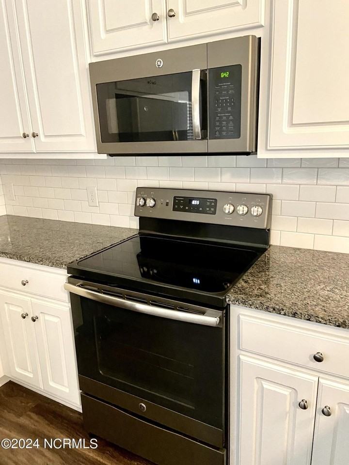 733 Seneca Ct - Photo 4 of 11