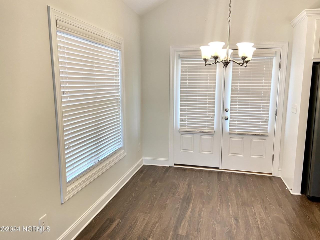 733 Seneca Ct - Photo 6 of 11