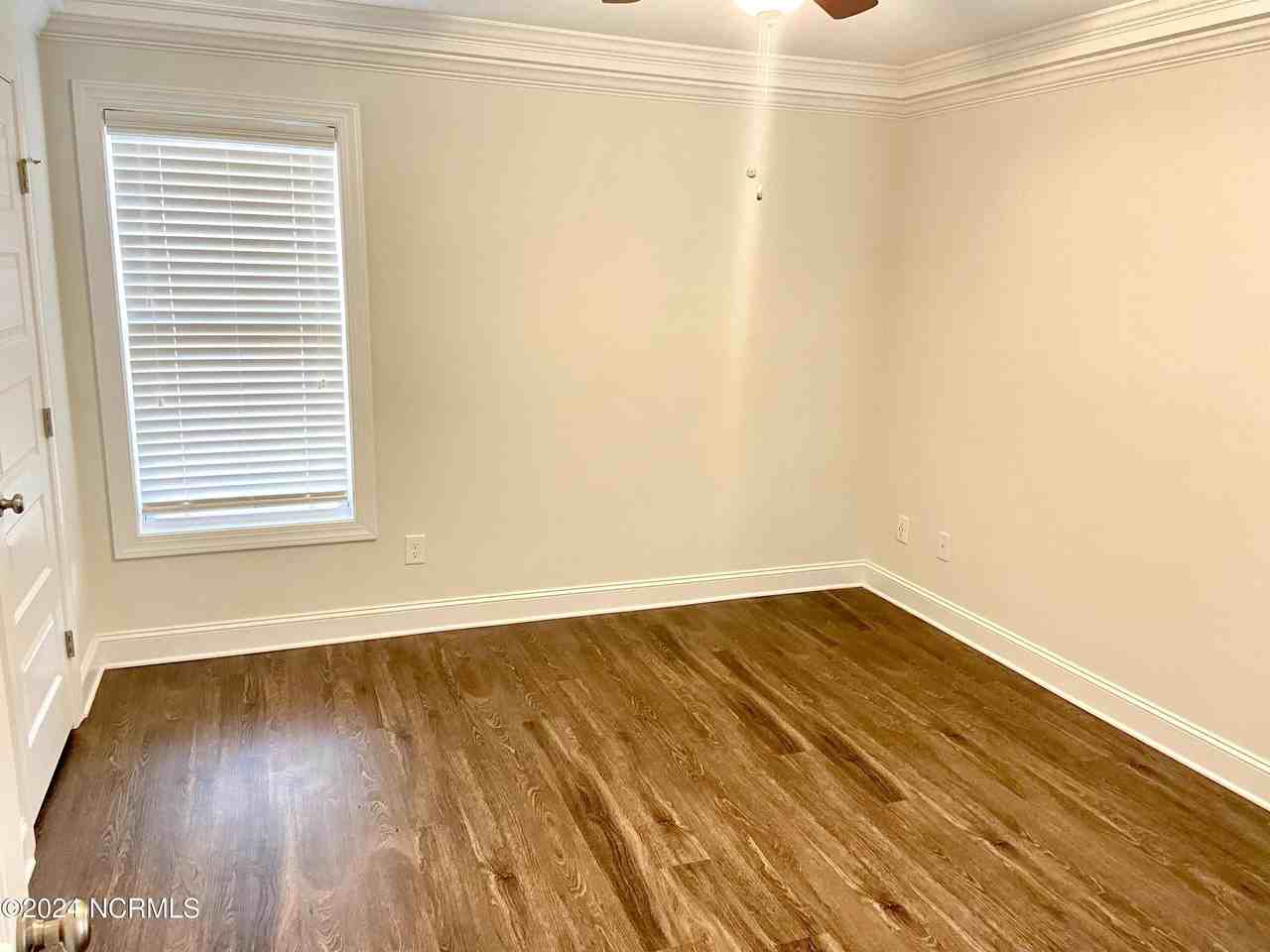 733 Seneca Ct - Photo 7 of 11