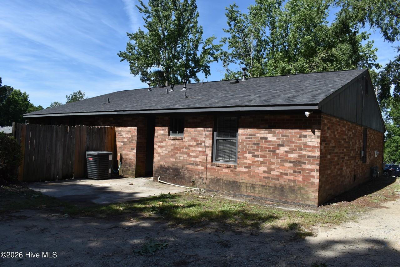 135 Stoneybrooks Pl #B - Photo 2 of 11