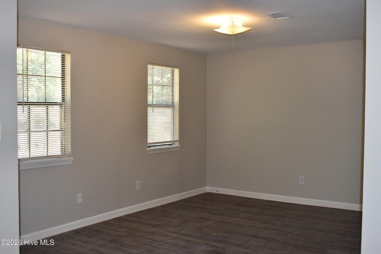 135 Stoneybrooks Pl #B - Photo 3 of 11