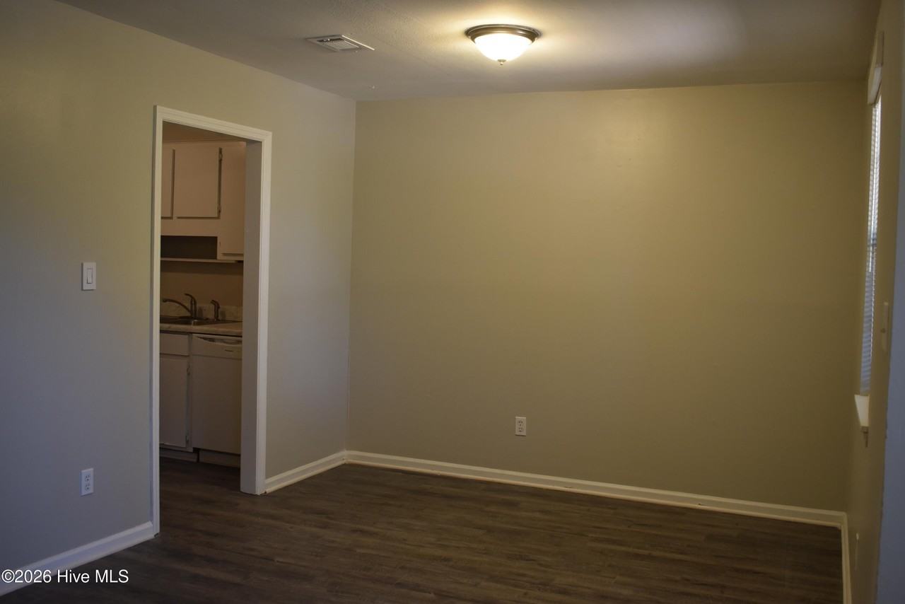 135 Stoneybrooks Pl #B - Photo 4 of 11
