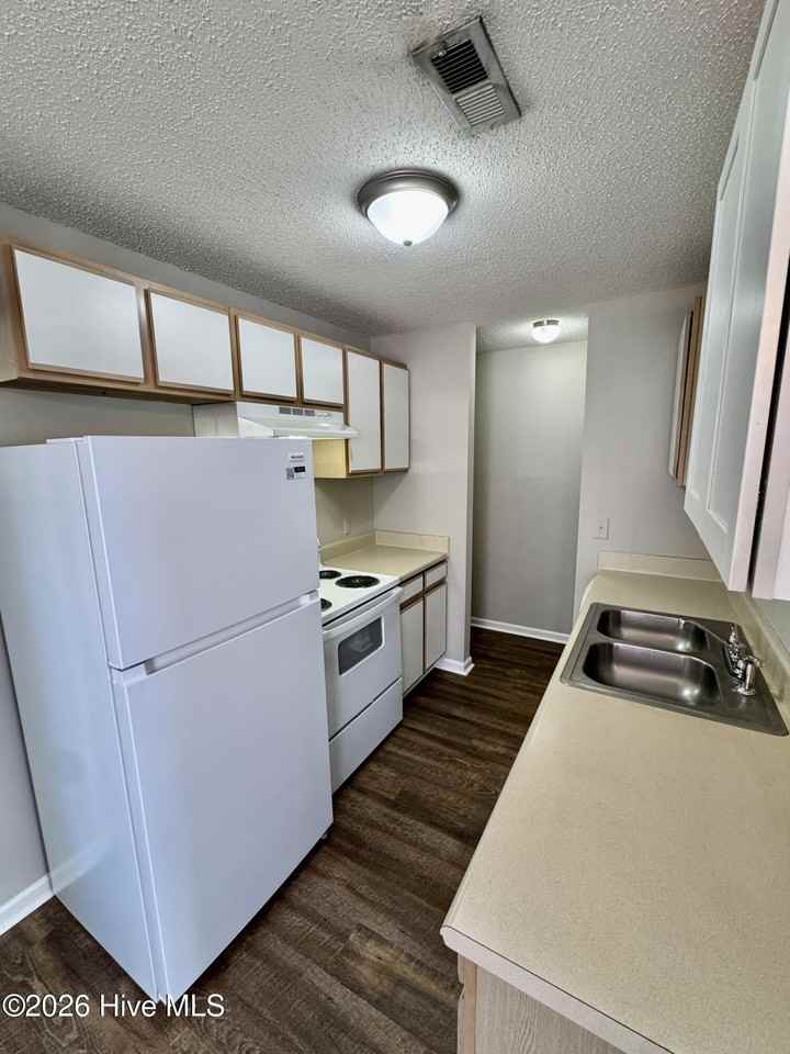 1251 Westpointe Dr #5 - Photo 3 of 11