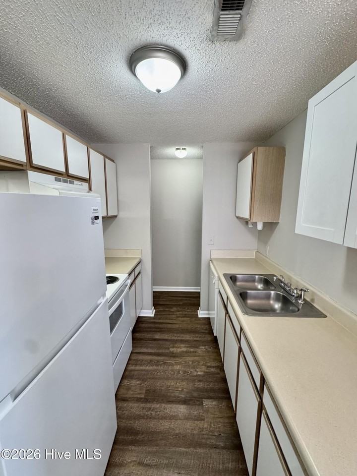 1251 Westpointe Dr #5 - Photo 4 of 11