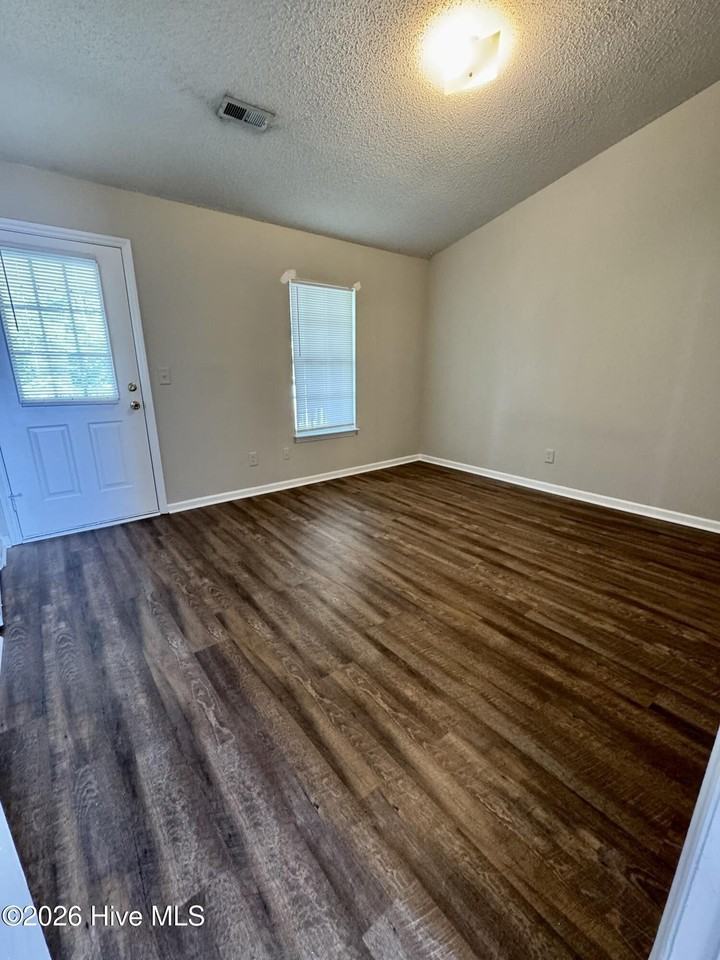 1251 Westpointe Dr #5 - Photo 5 of 11
