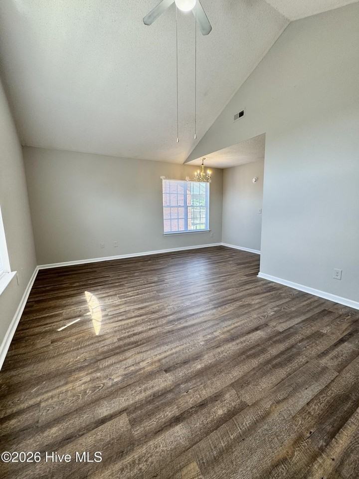 1251 Westpointe Dr #5 - Photo 7 of 11