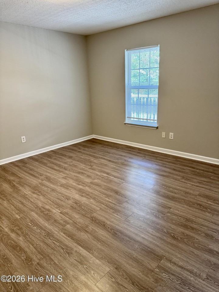 1251 Westpointe Dr #6 - Photo 2 of 9