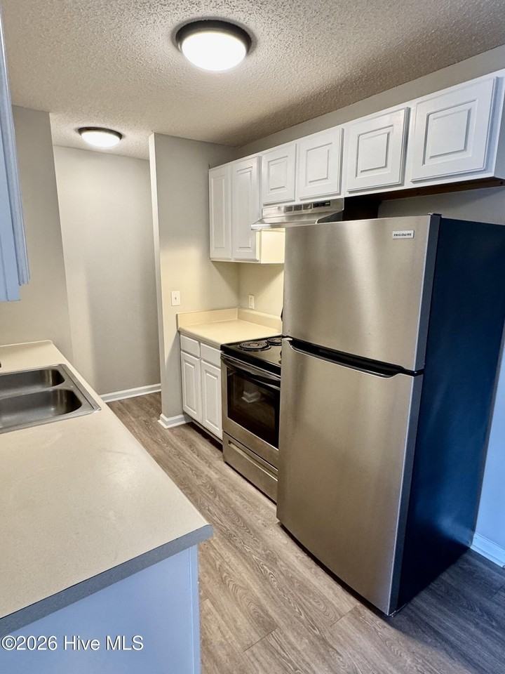 1251 Westpointe Dr #6 - Photo 3 of 9