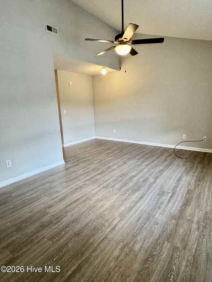 1251 Westpointe Dr #6 - Photo 6 of 9