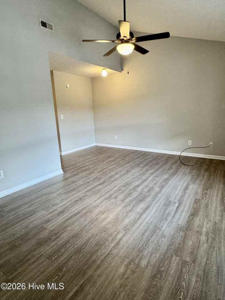 1251 Westpointe Dr #6 - Photo 7 of 9
