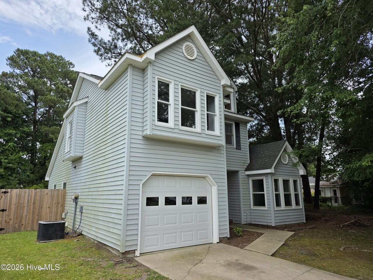 127 Broadleaf Dr - Photo 2 of 22
