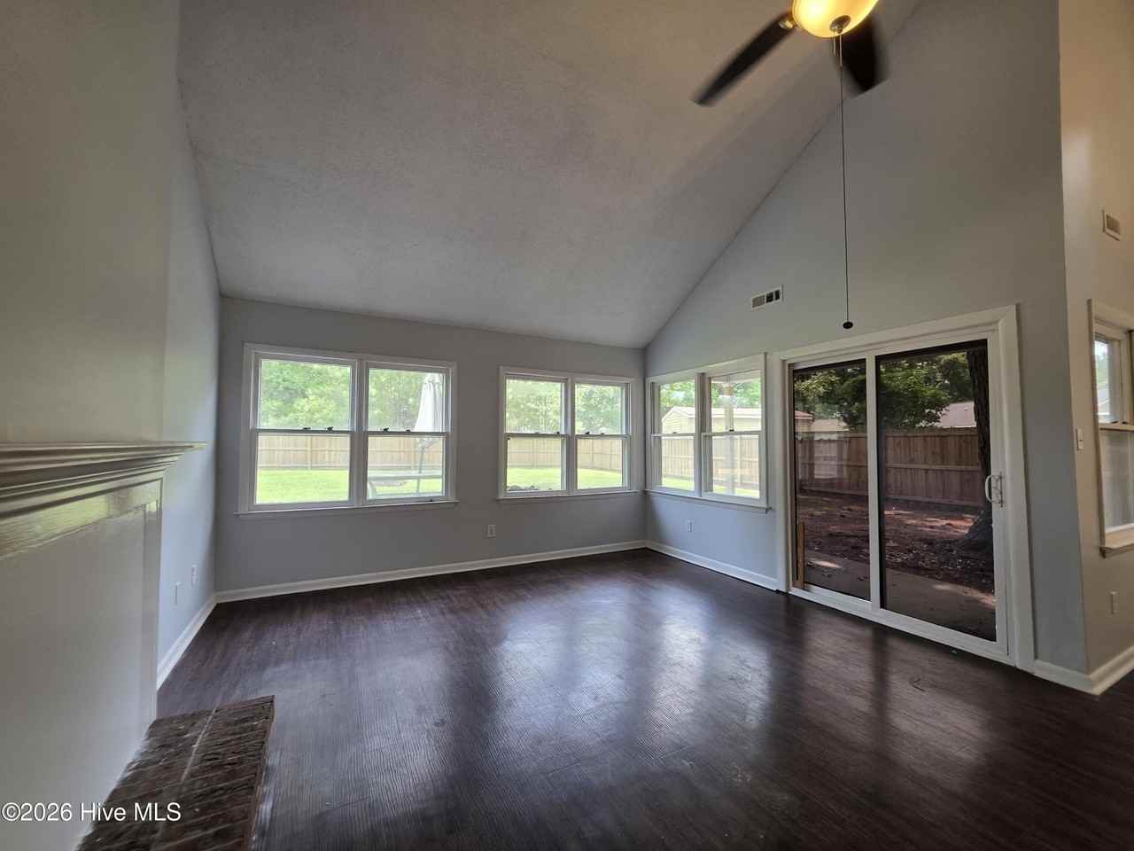127 Broadleaf Dr - Photo 4 of 22