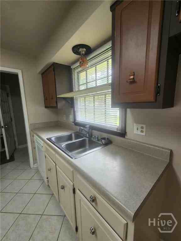 311 Holly Hill Rd - Photo 4 of 9