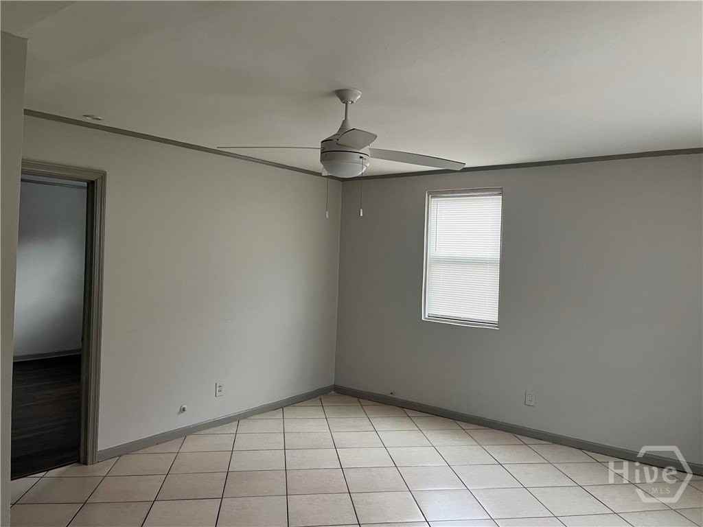 1204 W Victory Dr - Photo 2 of 8