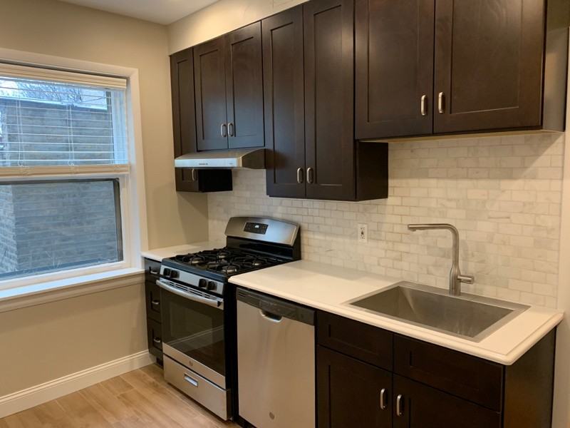 2046 W Farragut Ave #2 - Photo 2 of 24