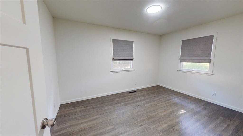 224 W South St - Photo 6 of 10