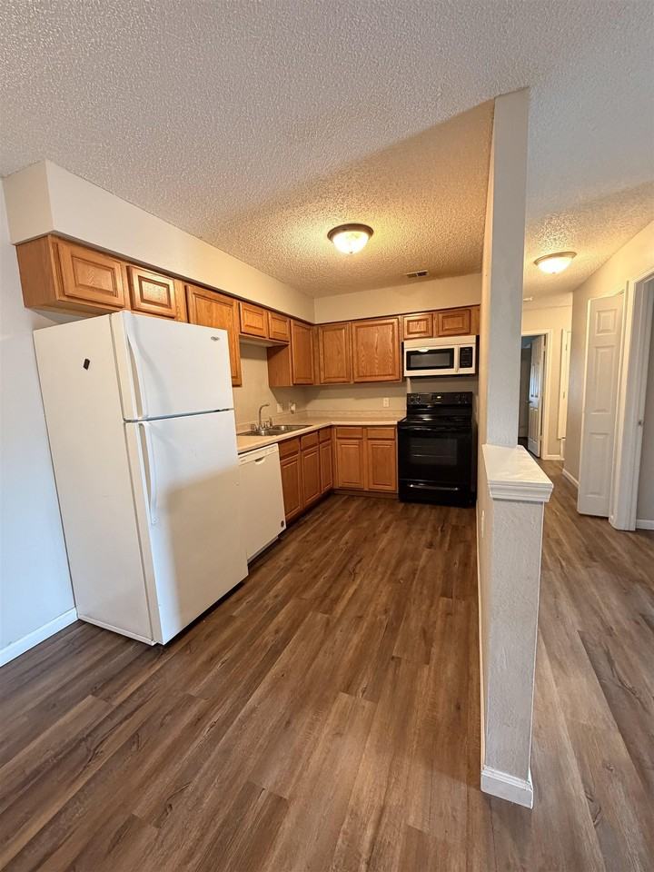 3 27th St #102 - Photo 2 of 7