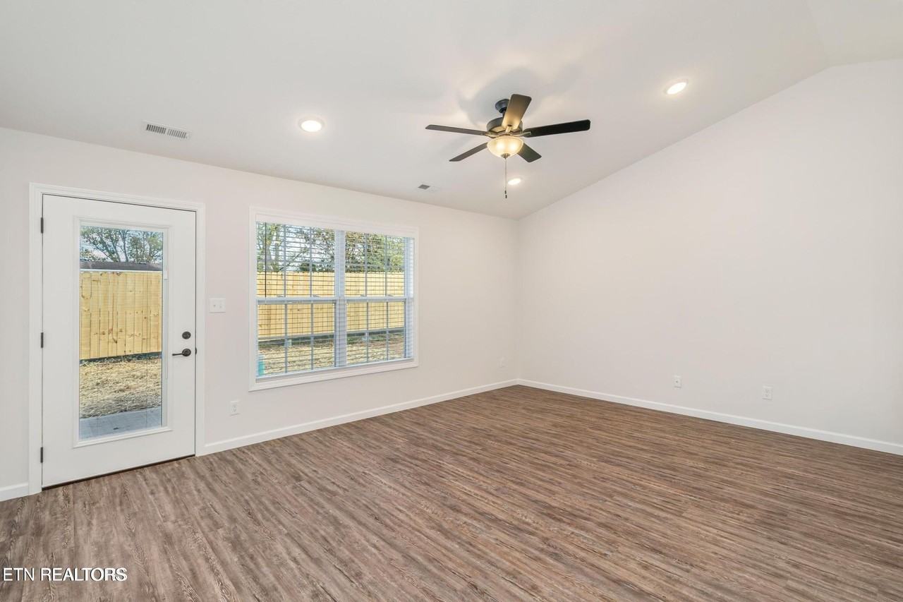 7351 Green Estates Way - Photo 7 of 15
