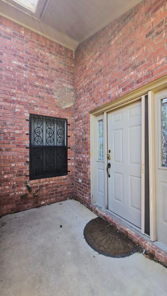 5704 York Ave - Photo 4 of 24