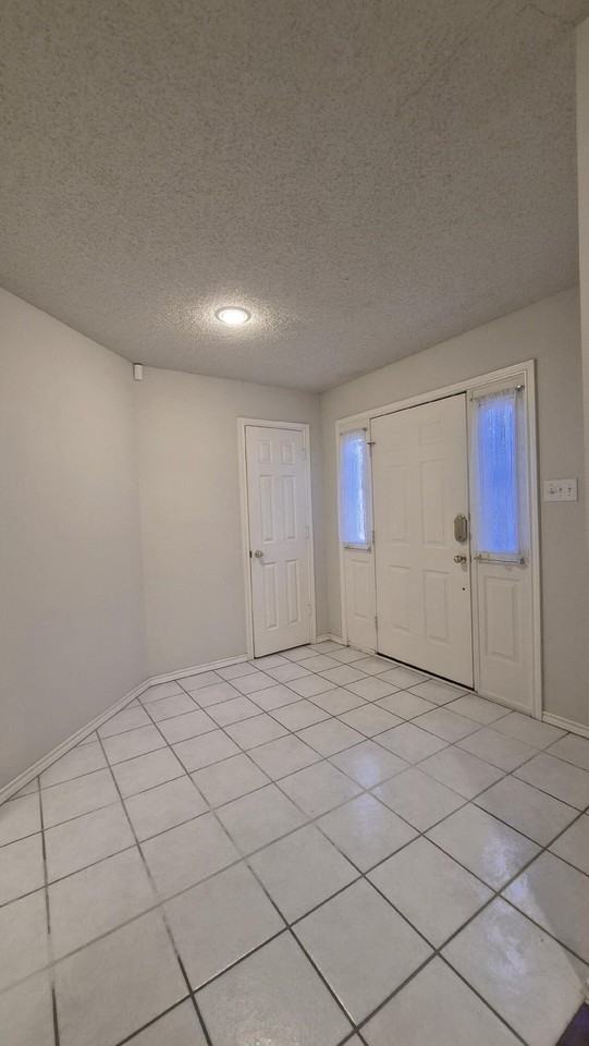 5704 York Ave - Photo 5 of 24