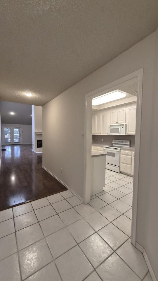 5704 York Ave - Photo 6 of 24