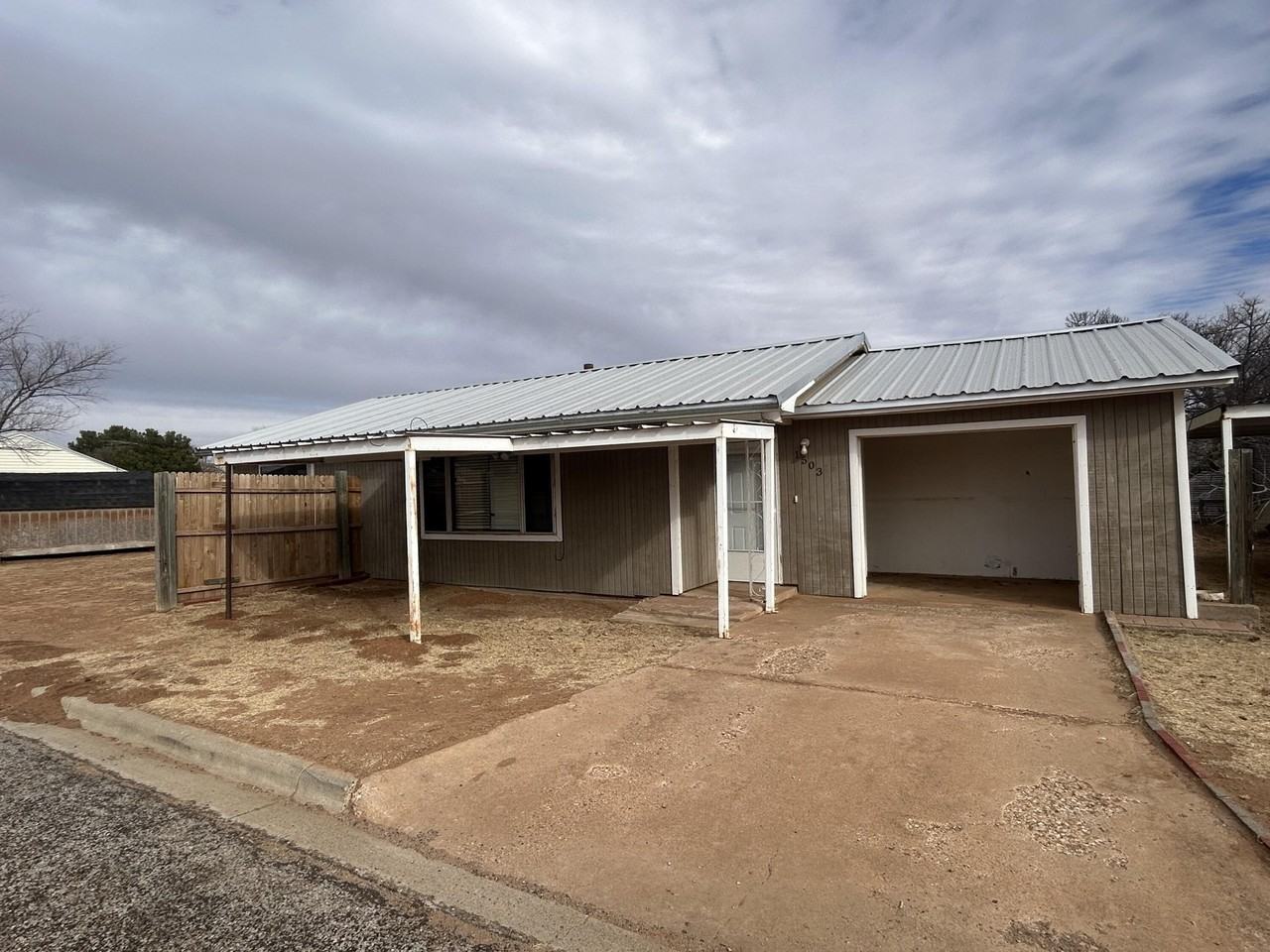 1503 School Ave - Photo 2 of 14