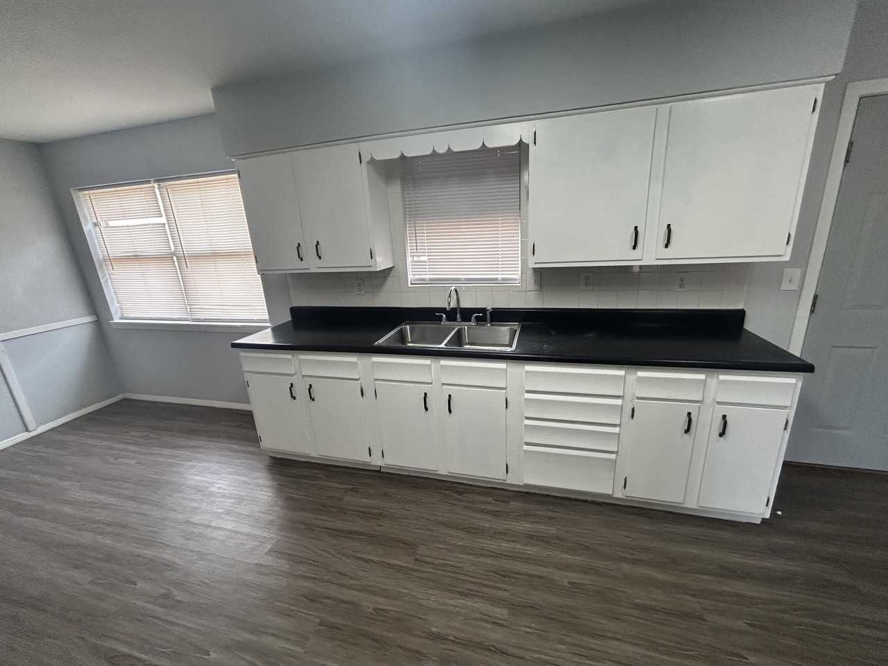 1503 School Ave - Photo 7 of 14