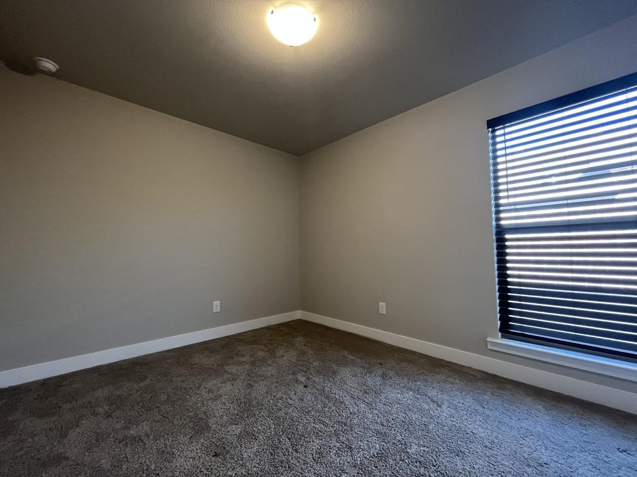 2121 139th St - Photo 3 of 14
