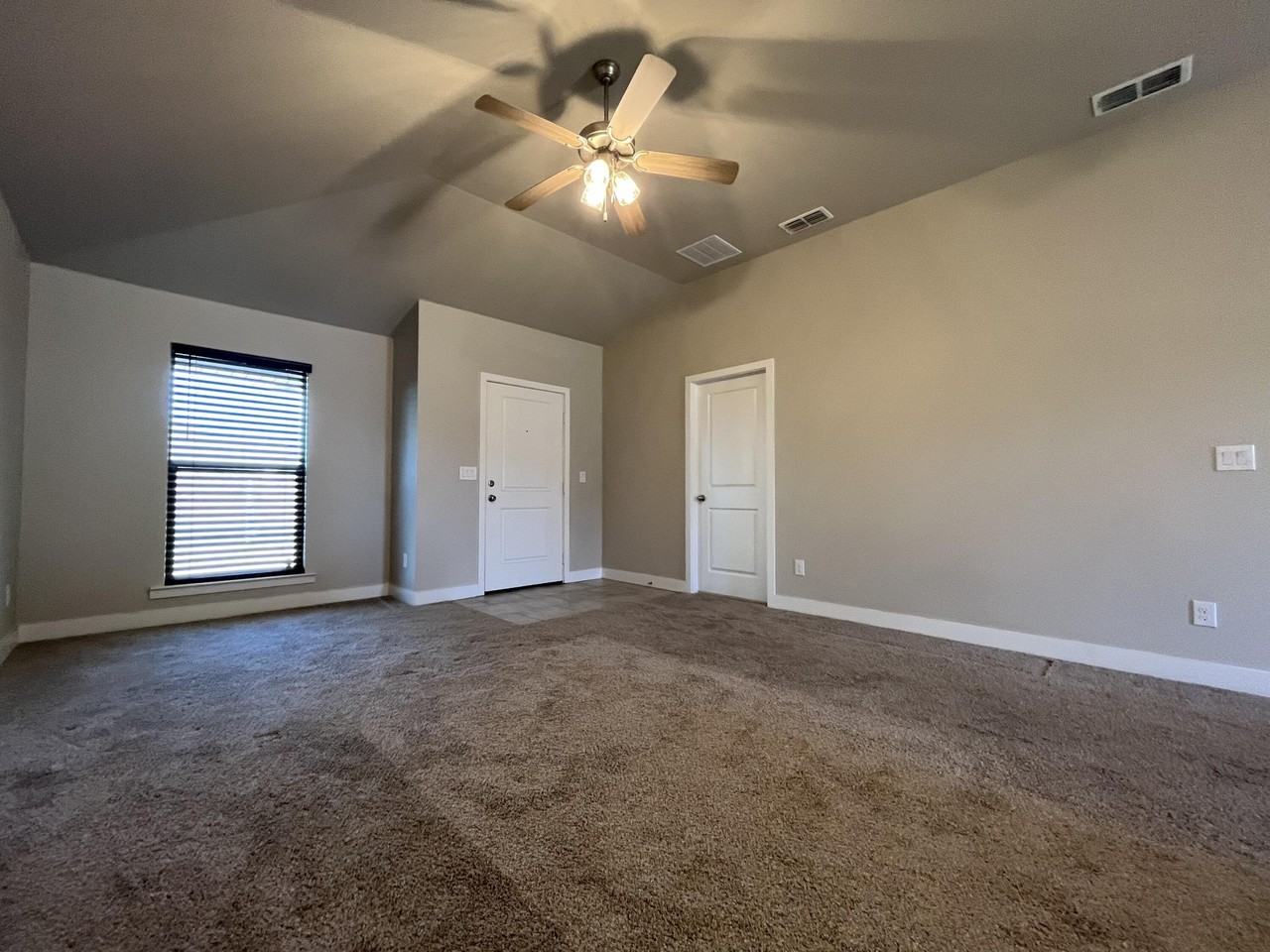 2121 139th St - Photo 4 of 14