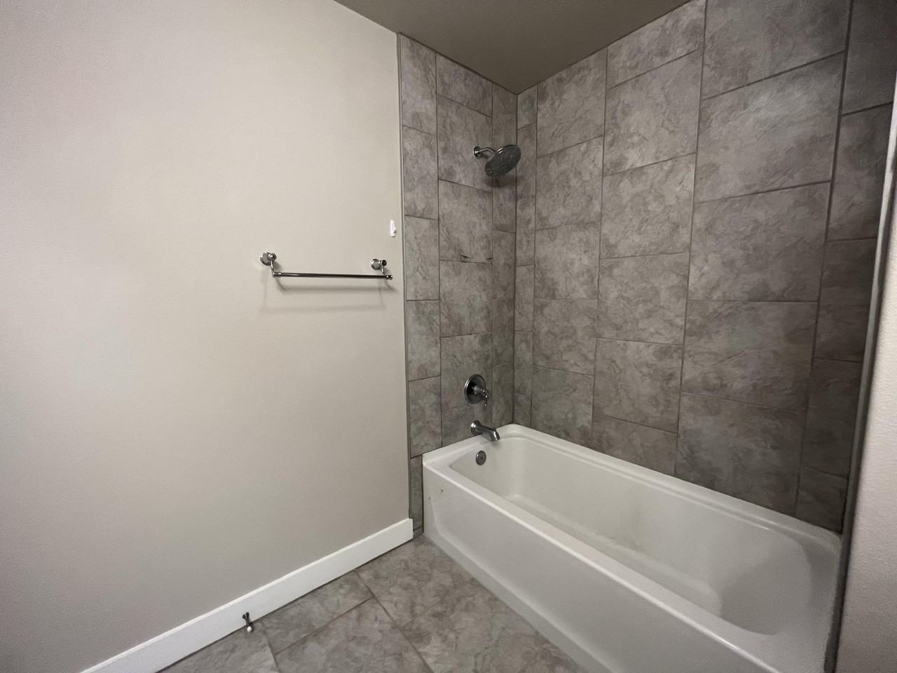 2121 139th St - Photo 7 of 14