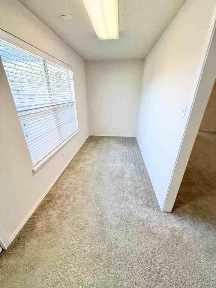 5914 88th Pl - Photo 7 of 18