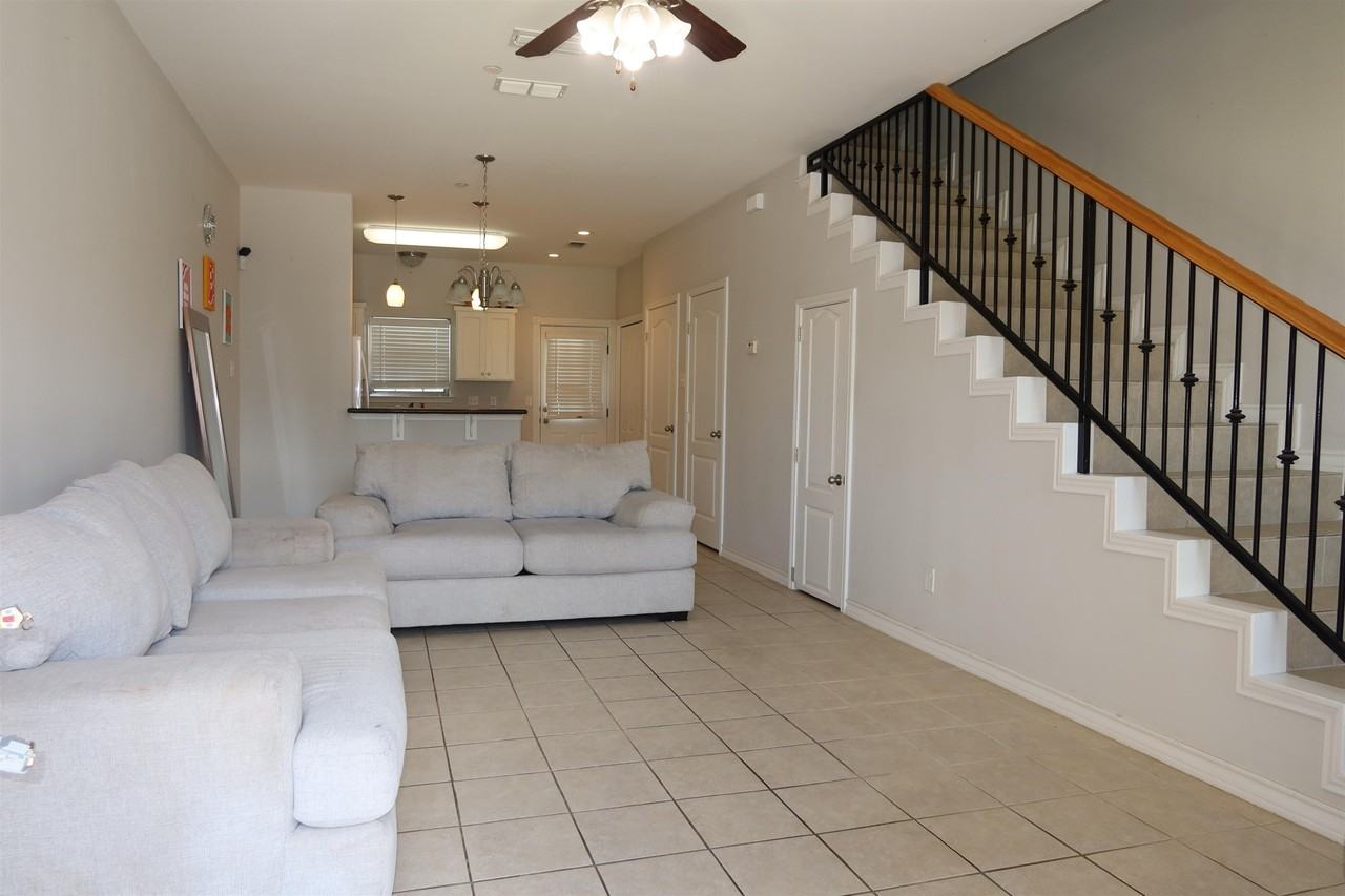 602 Basswood Dr #201 - Photo 2 of 11