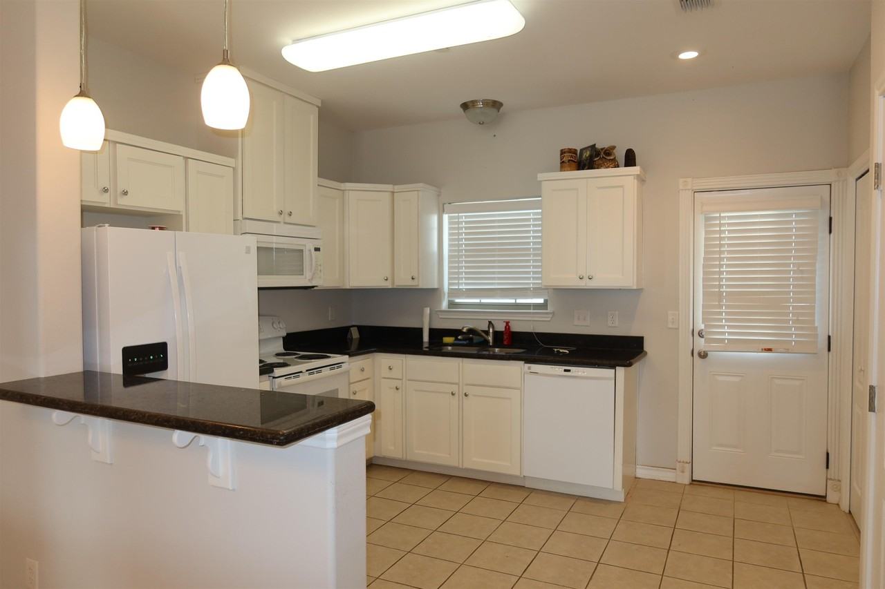 602 Basswood Dr #201 - Photo 4 of 11