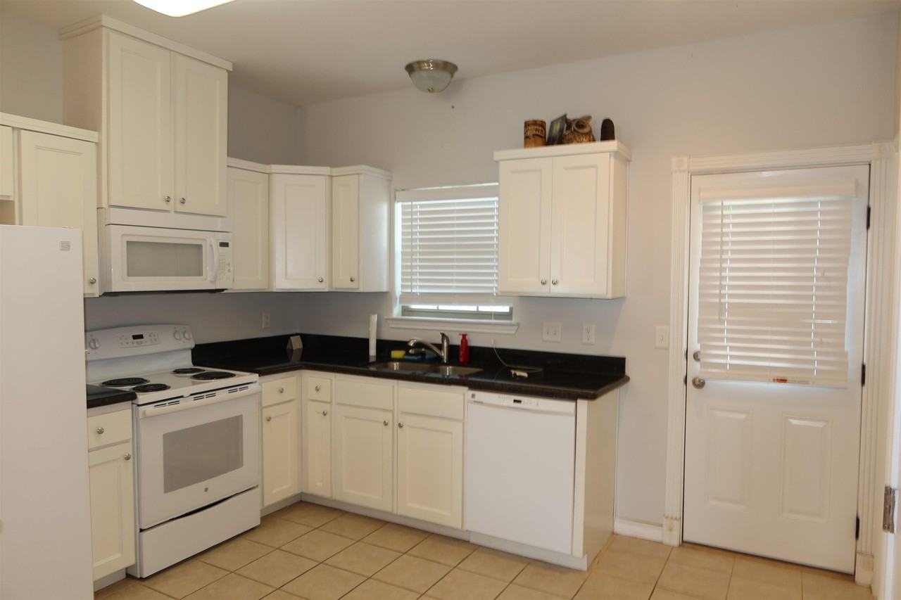 602 Basswood Dr #201 - Photo 5 of 11