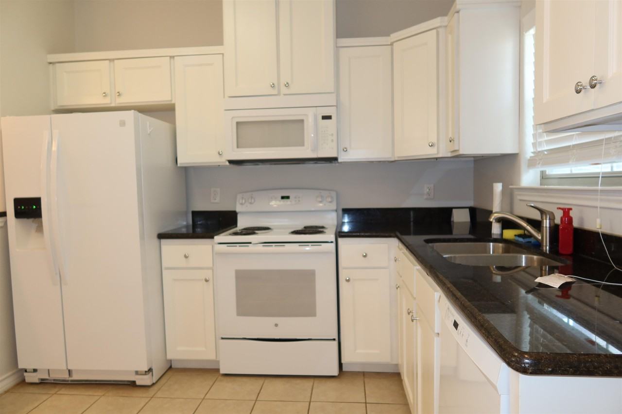 602 Basswood Dr #201 - Photo 6 of 11