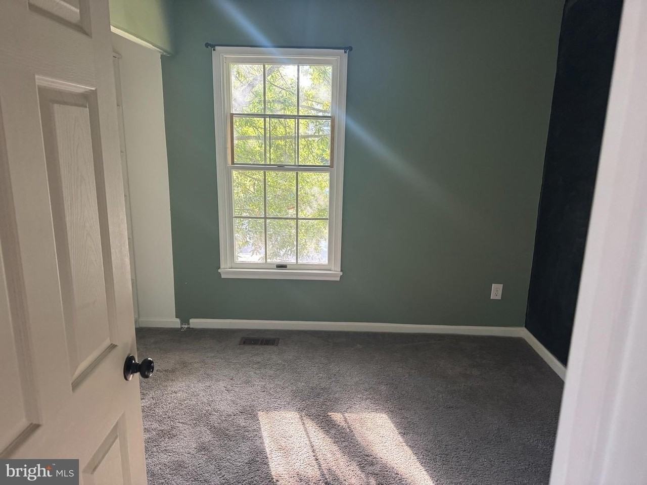 100 Cypress Dr - Photo 4 of 18