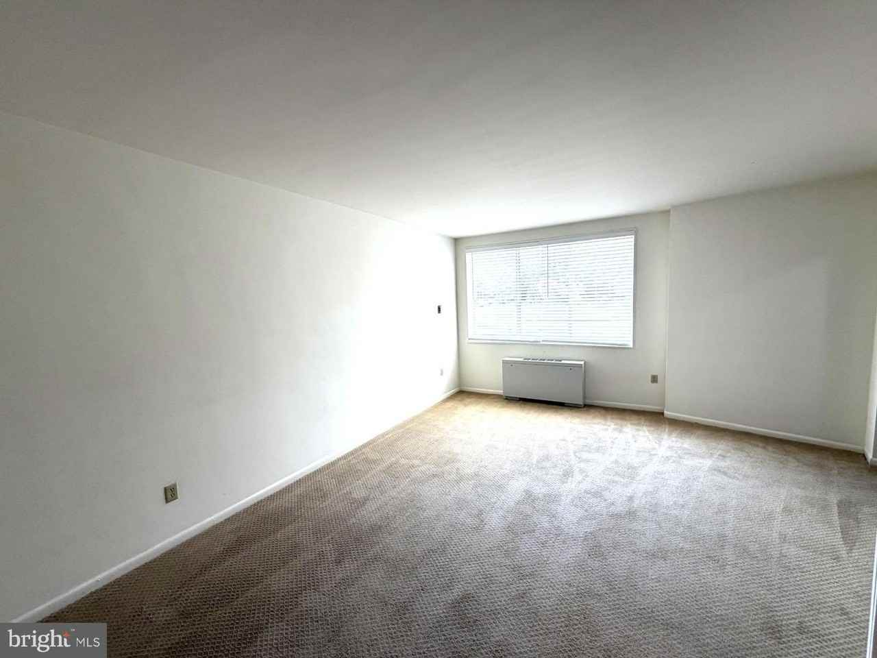 10401 Grosvenor Pl - Photo 6 of 24