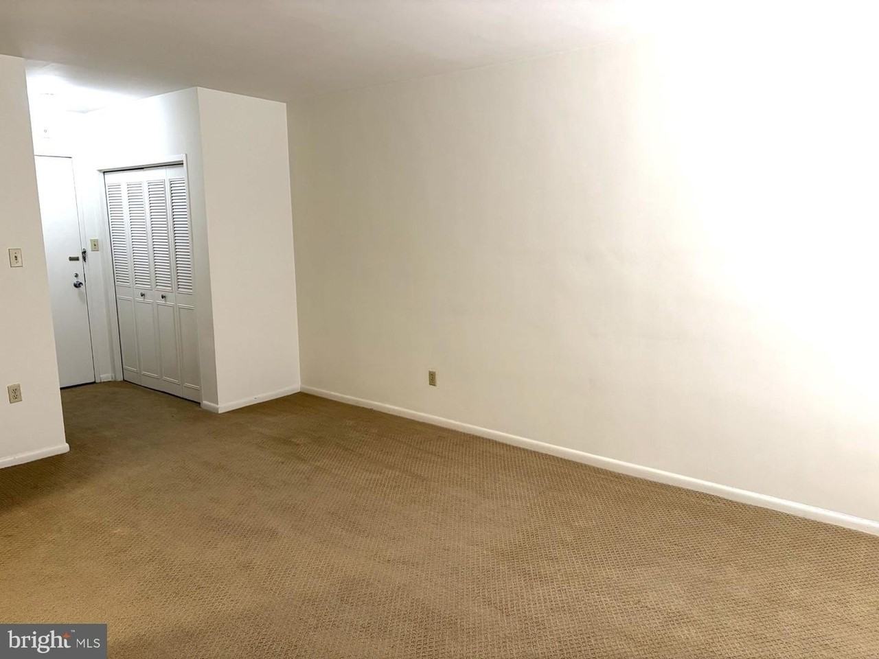 10401 Grosvenor Pl - Photo 7 of 24