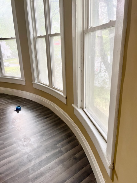 915 S Main St - Photo 2 of 9