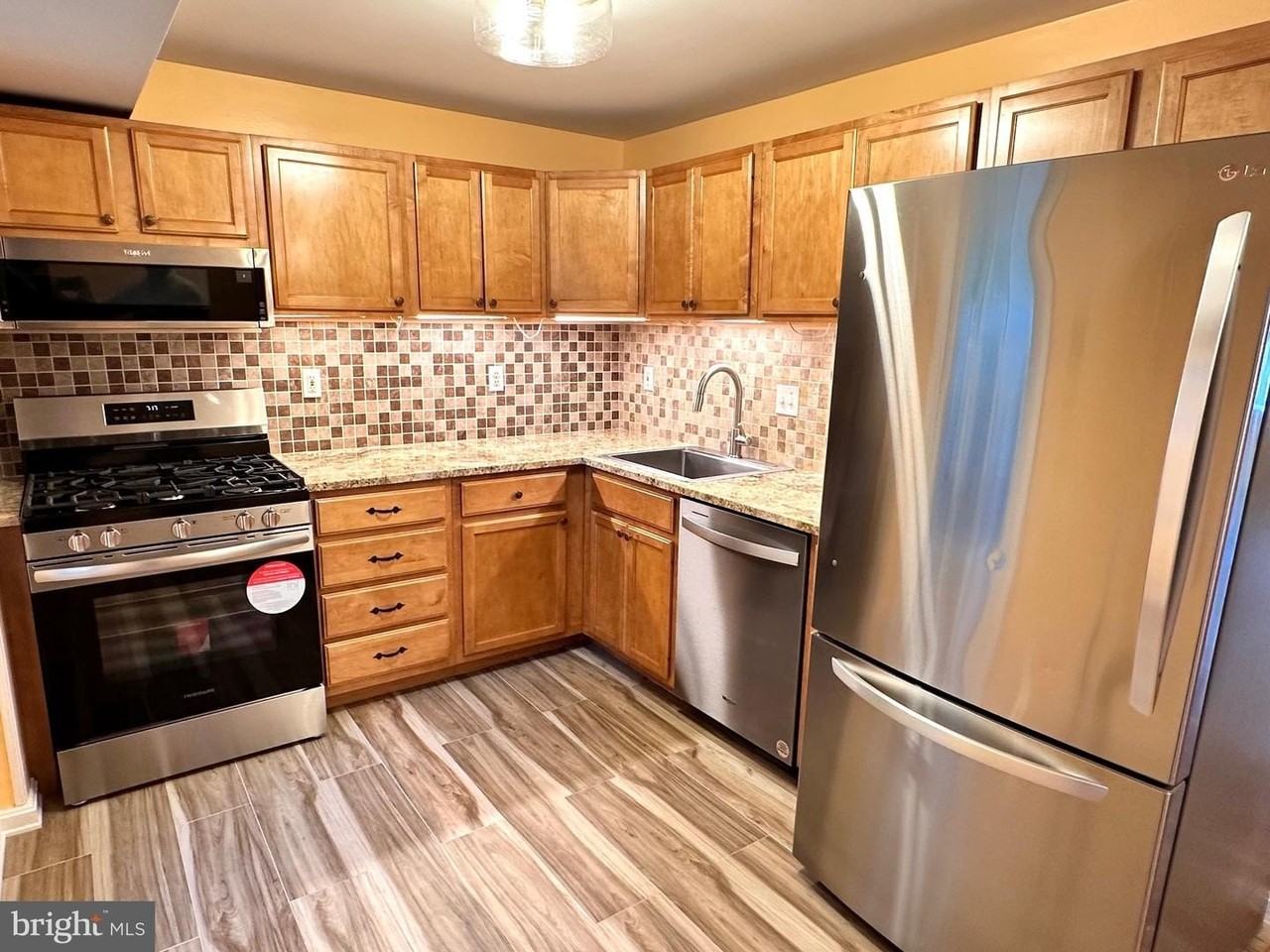 4311 Cedarlake Ct - Photo 5 of 24