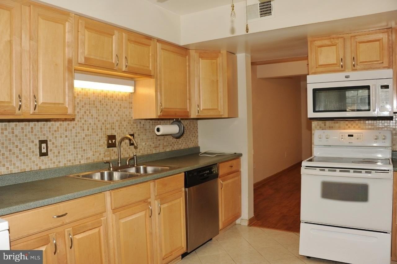 6612 Forbush Ct - Photo 2 of 19