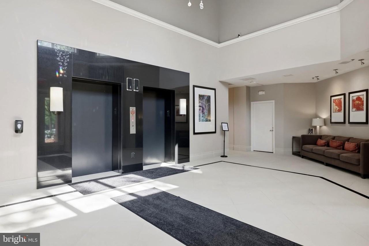 1625 International Dr - Photo 3 of 42