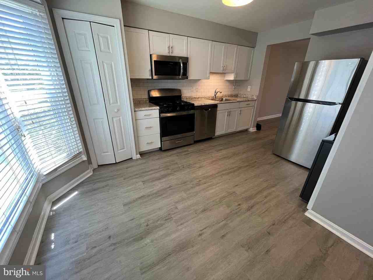 10606 Greta Lynn Ct - Photo 2 of 18