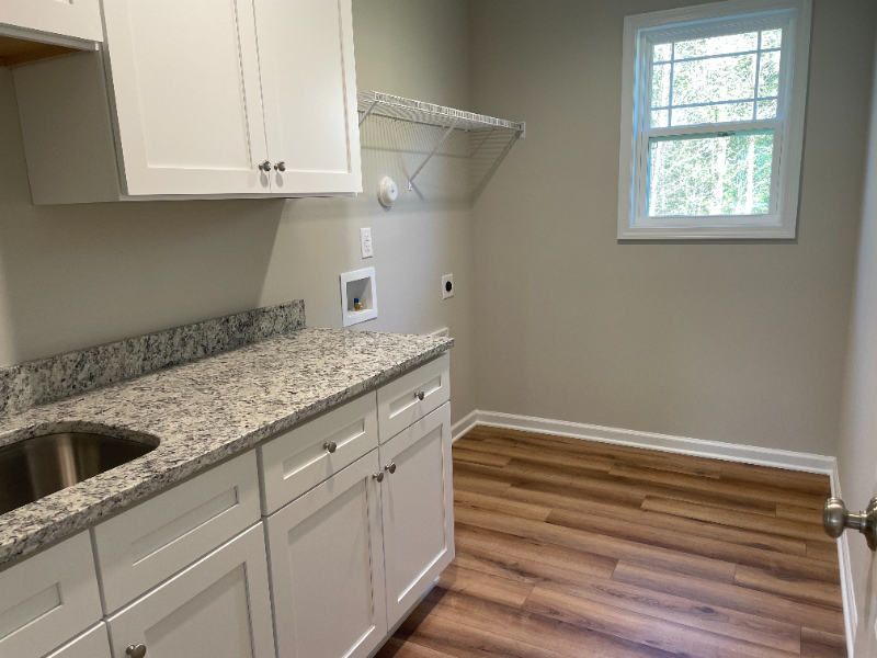 212 Mitchiner St - Photo 5 of 10