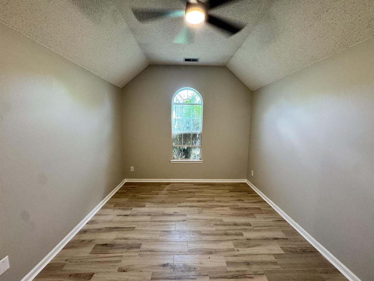 6628 Whitten Grove Dr - Photo 4 of 10