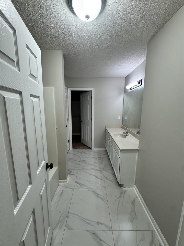 6628 Whitten Grove Dr - Photo 5 of 10