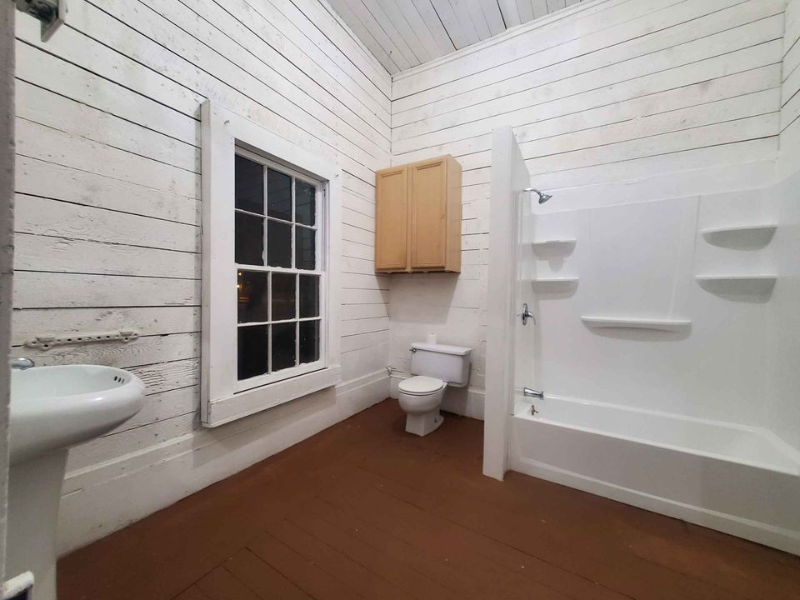 605 4th St - Photo 4 of 15