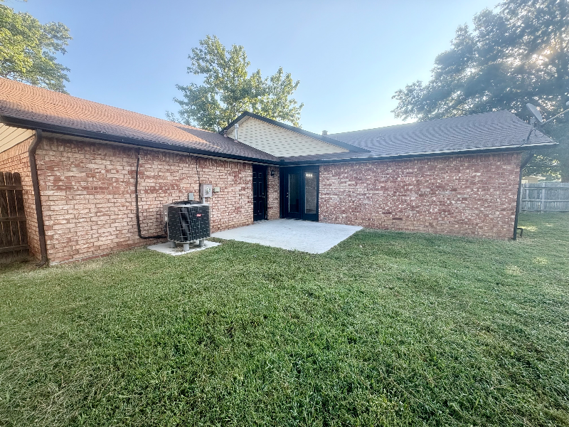 1321 W Pittsburg St - Photo 5 of 20