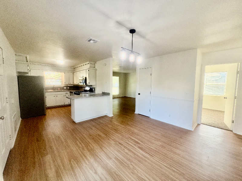 1321 W Pittsburg St - Photo 6 of 20